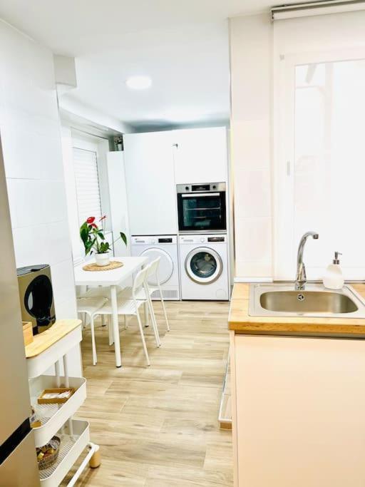 New Spacious And Cozy Apartment - Málaga Eksteriør billede